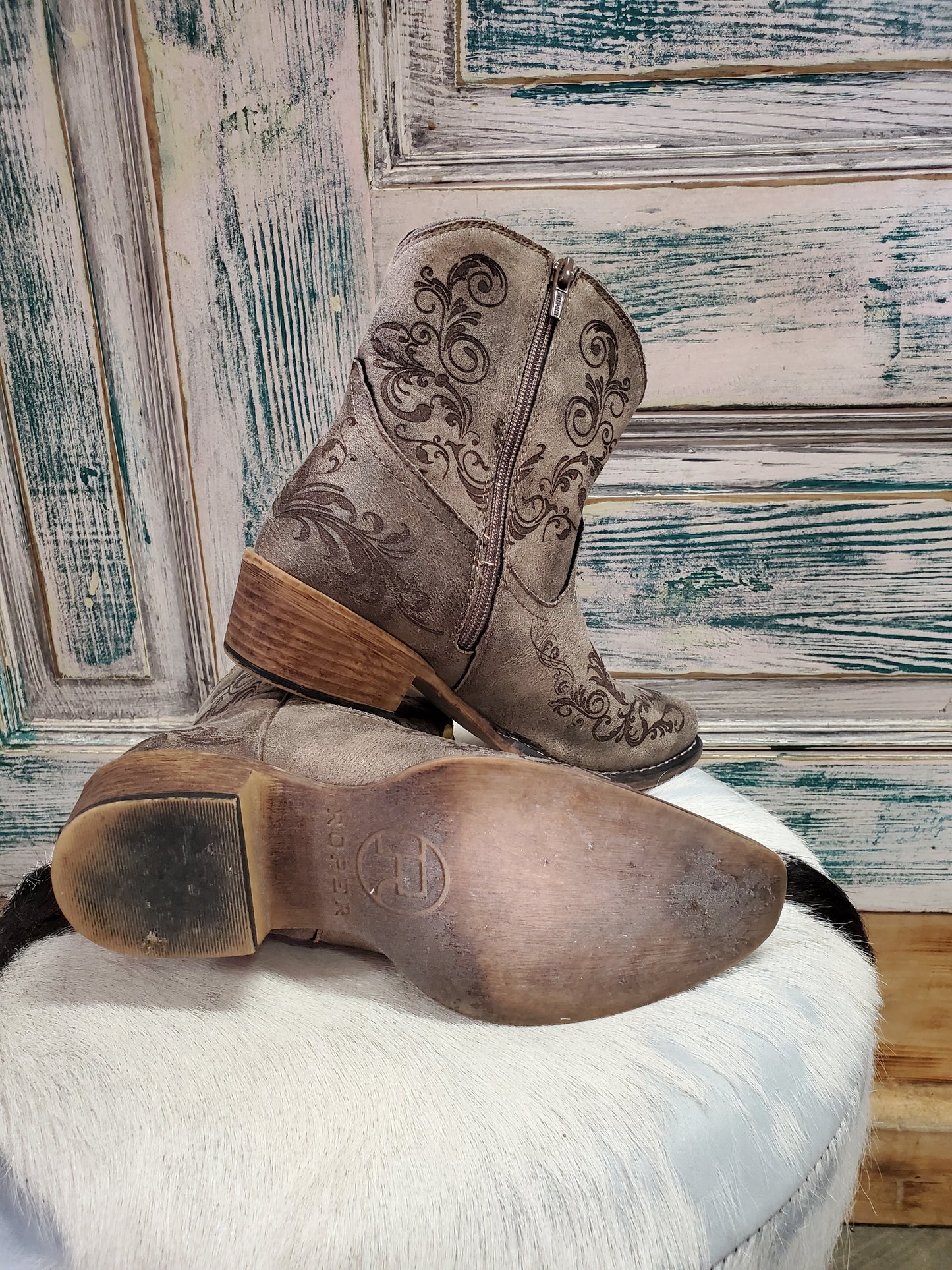 Ladies Short Bootie/Embossed