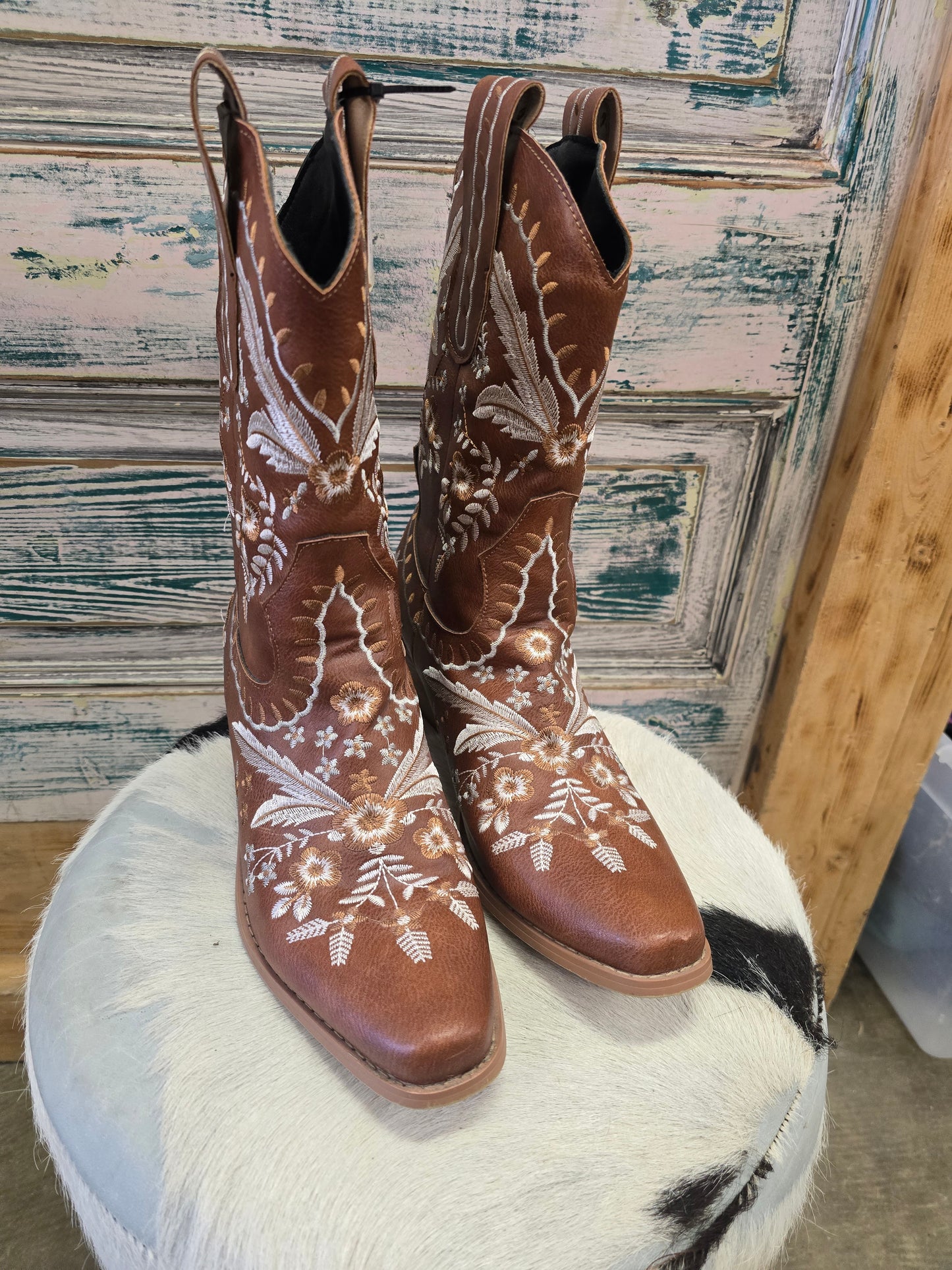 NEW Fashion Boot                           Floral Embroidery