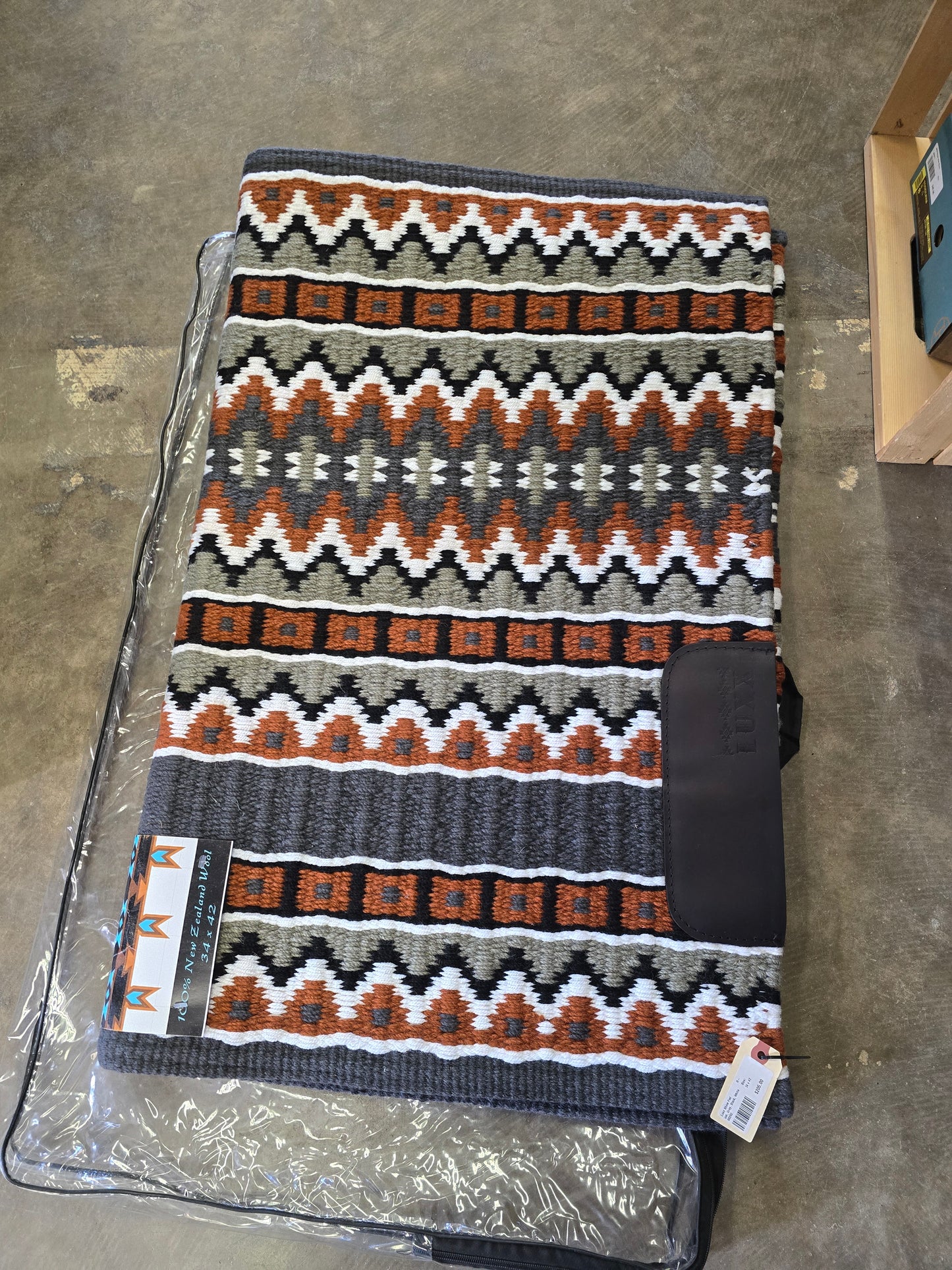 Luxx Show Pad                Rust, Grey, Black, White